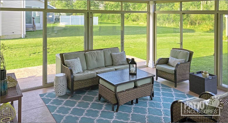 Sunroom sofa set with a coffee table and decorated with a blue carpet