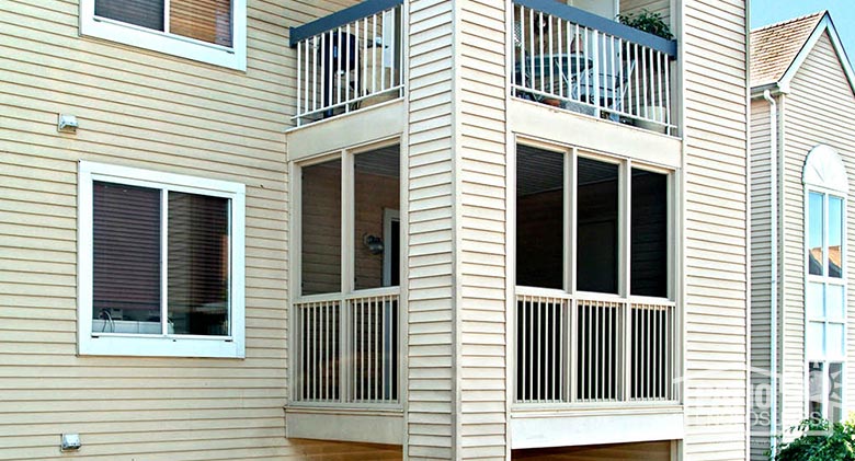 beautiful Screen Covered porch in a nice commercial apartment building.