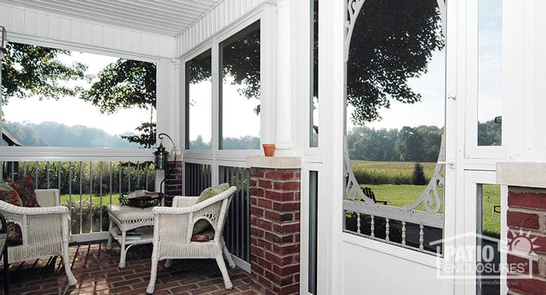 White Aluminum Frame Screen Room with Picket Railing System