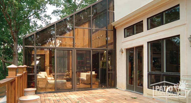 Bronze solarium with aluminum frame and single-slope roof.